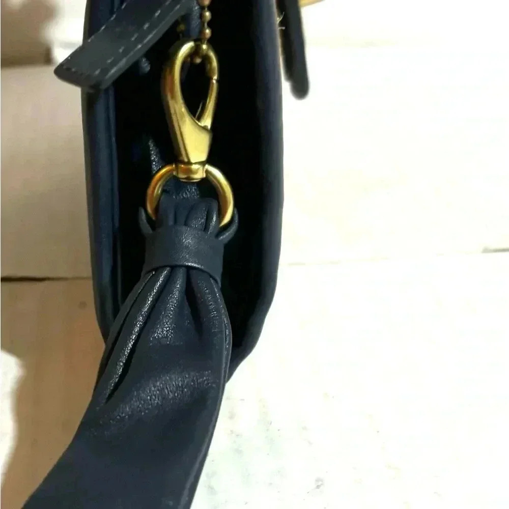 Coach beige straw & navy blue leather clutch wristlet - Picture 6 of 9